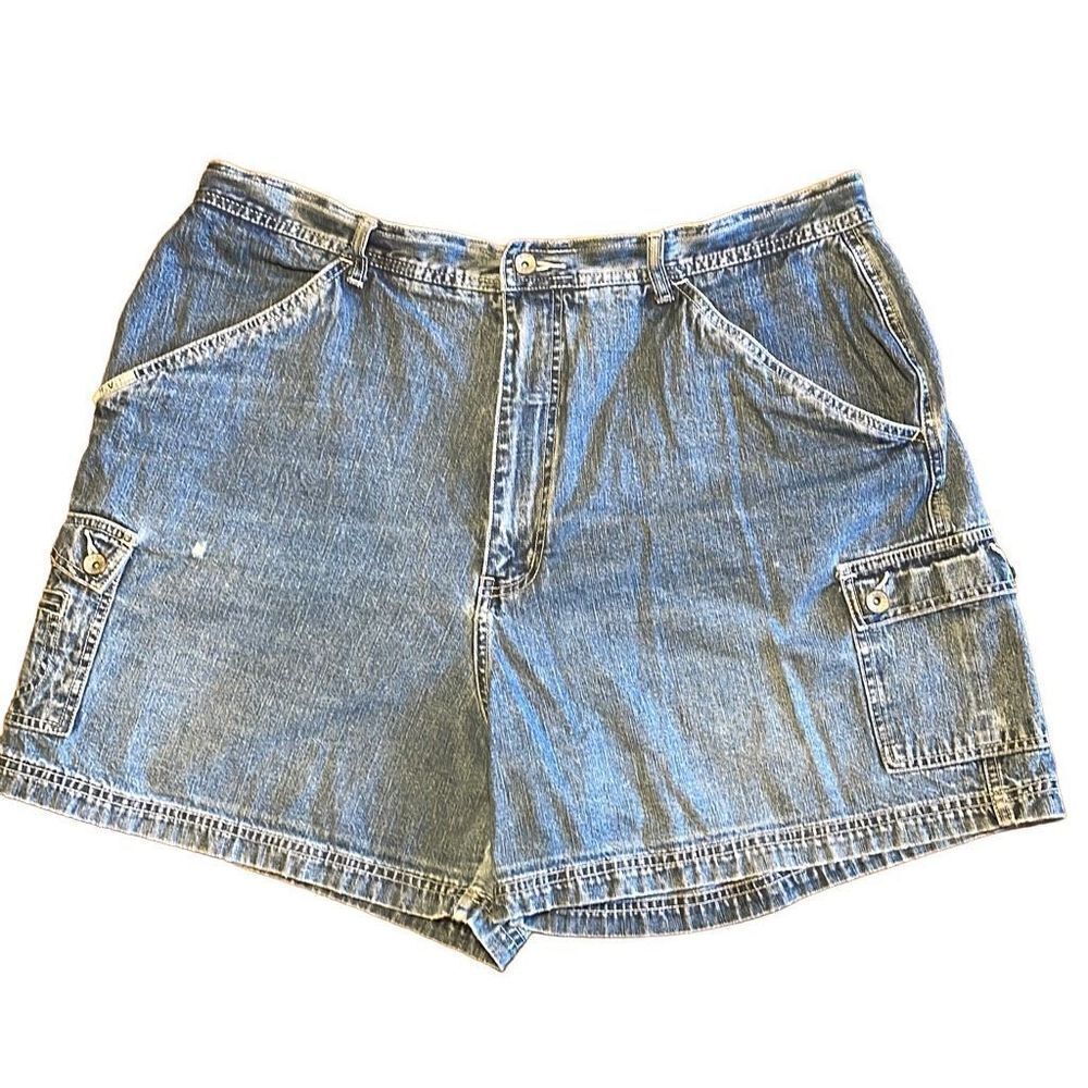 R.V.T. serve piping hot jeans shorts w 4 pockets distressed 22